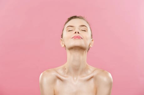 dekolleté mit hyaluron Behandlung - MY HEALTH AND BEUATY